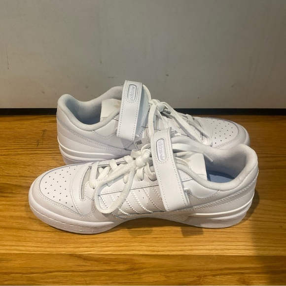 Adidas Forum Low Women Originals - Triple White size 11 - Picture 2 of 6